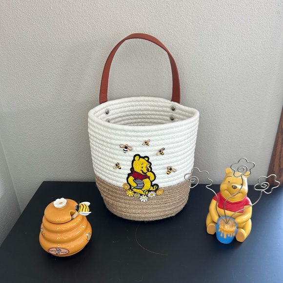 Other - Winnie the Pooh Bee Decor Bundle